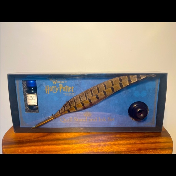 UNIVERSAL STUDIOS HARRY POTTER QUILL STAND AND INK SET NEW WITH BOX - Picture 1 of 2